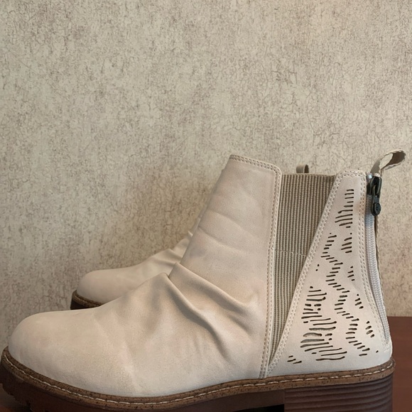 Blowfish Booties Cream Ankle Boots size 11 Vegan New - Picture 7 of 16